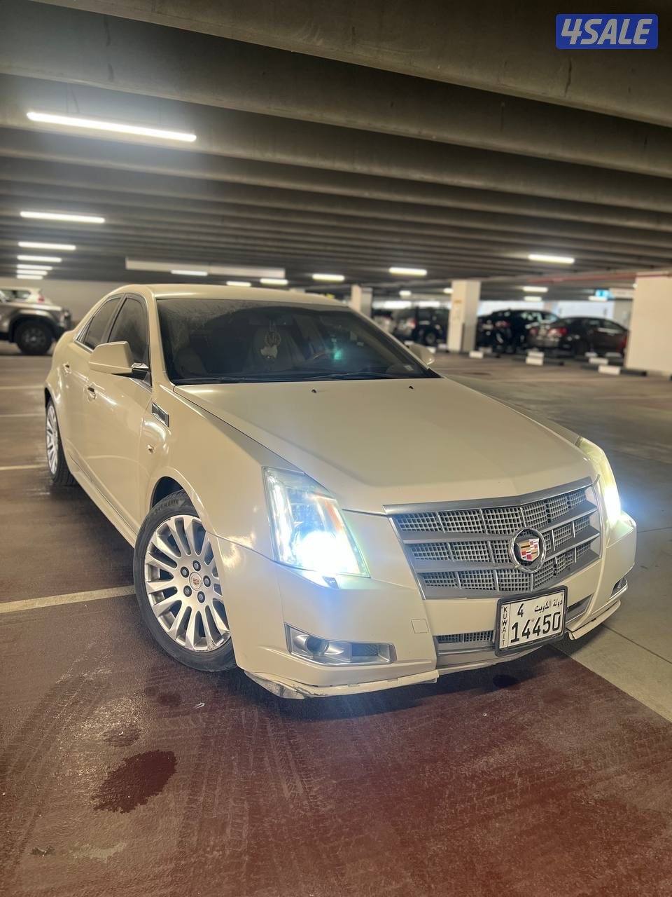 للبيع سيارة كاديلاك CTS موديل 2011 لون بيج0