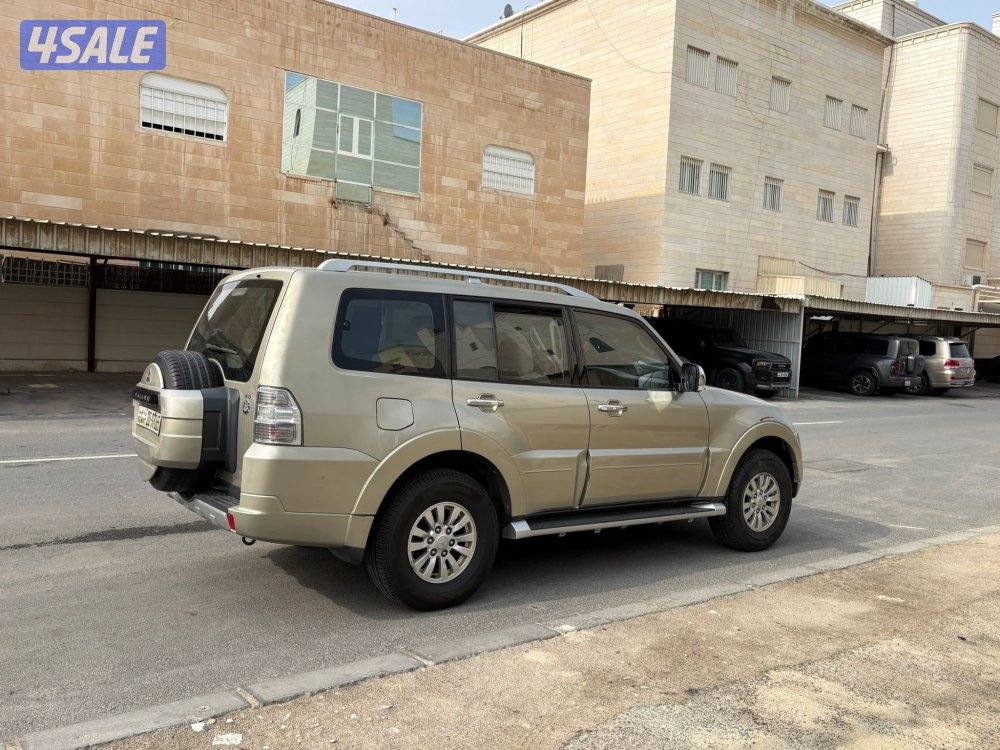 باجيرو 2014 GLS نظيف2