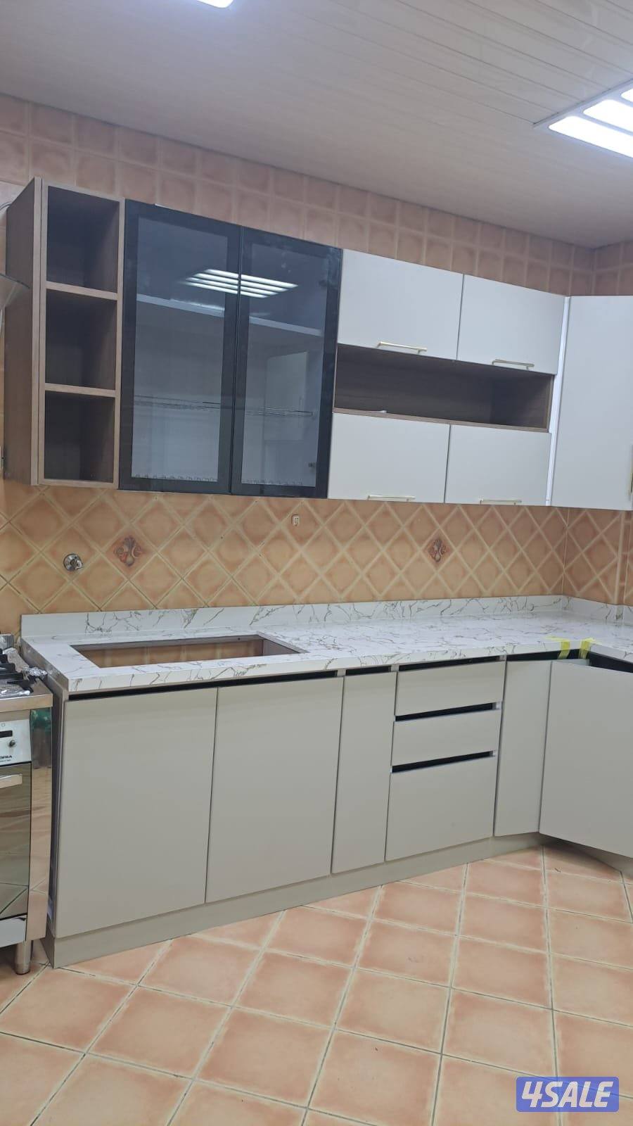 فني وصيانة مطابخ المنيوم فك وتركيب ونقل جميع انواع المطابخ0