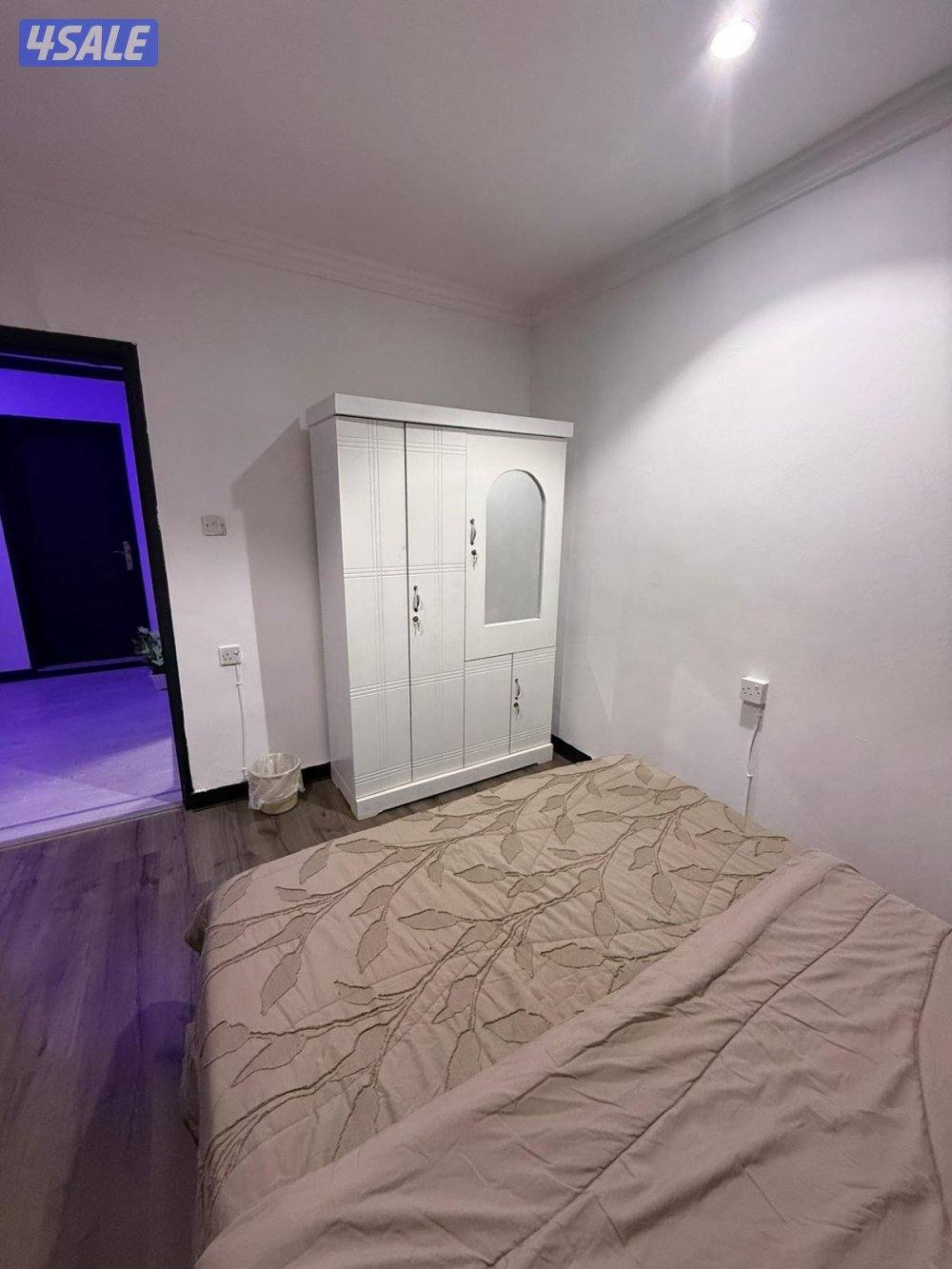 يوجد لدينا شقق الايجار خلو وفاضي نفس الصورة موجوده في الاعلان يوجد🚙🚗3