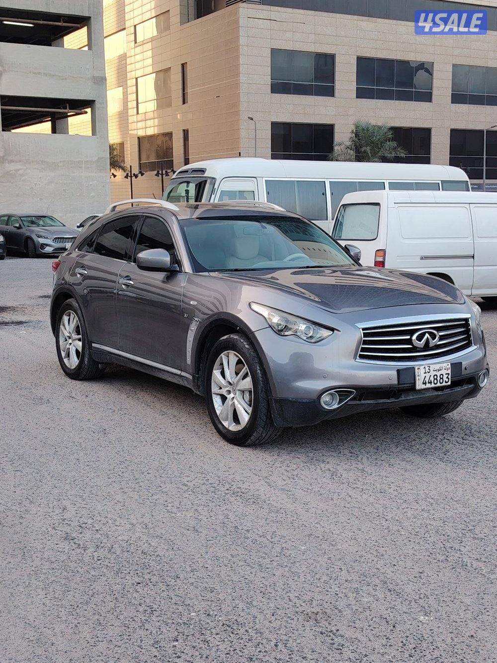 انفنتي QX70 2015 ماشي 140 فقط0