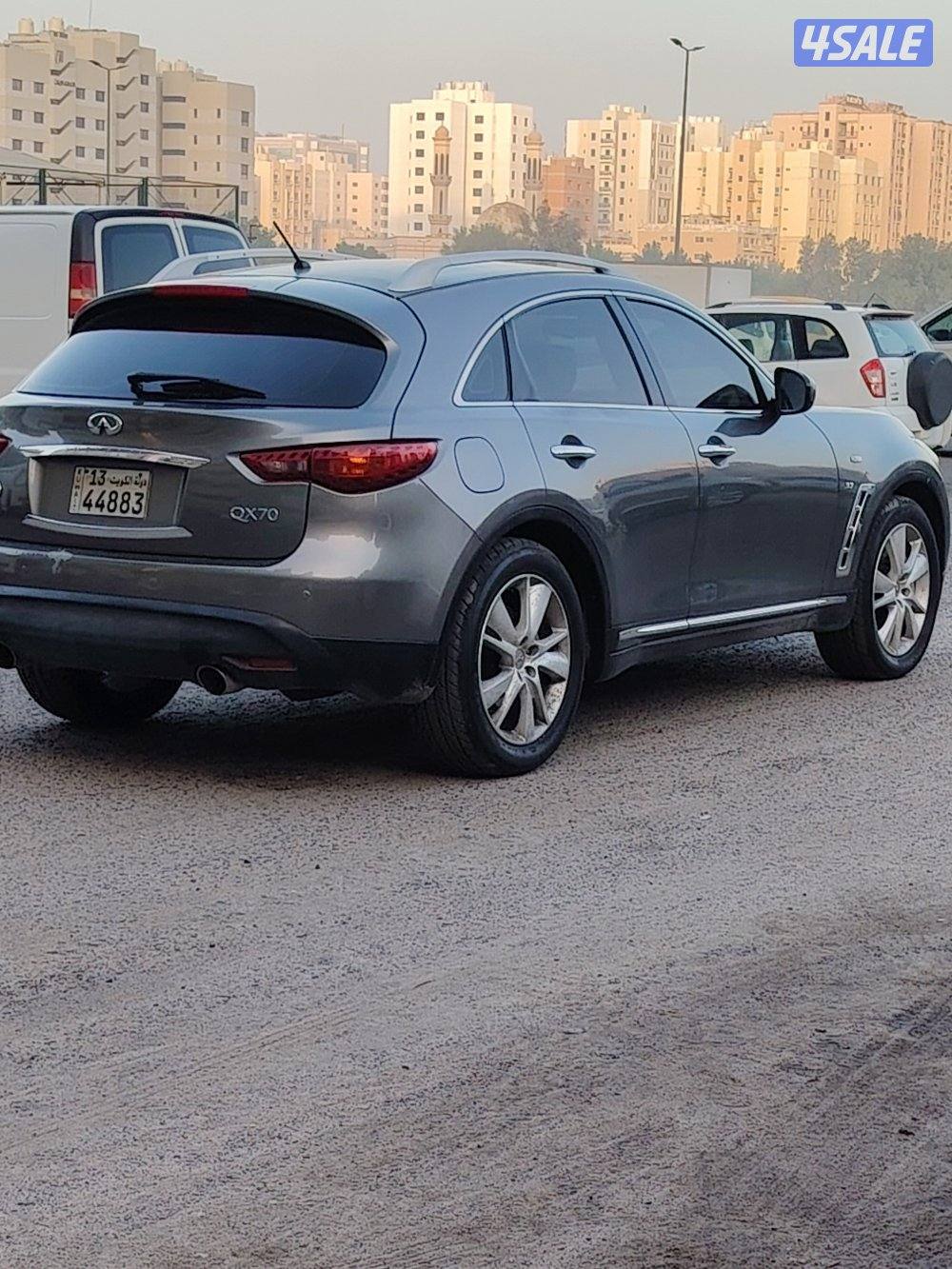 انفنتي QX70 2015 ماشي 140 فقط6