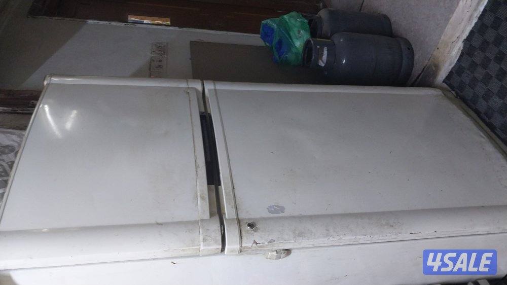 single bed/Wardrobe/Fridge0