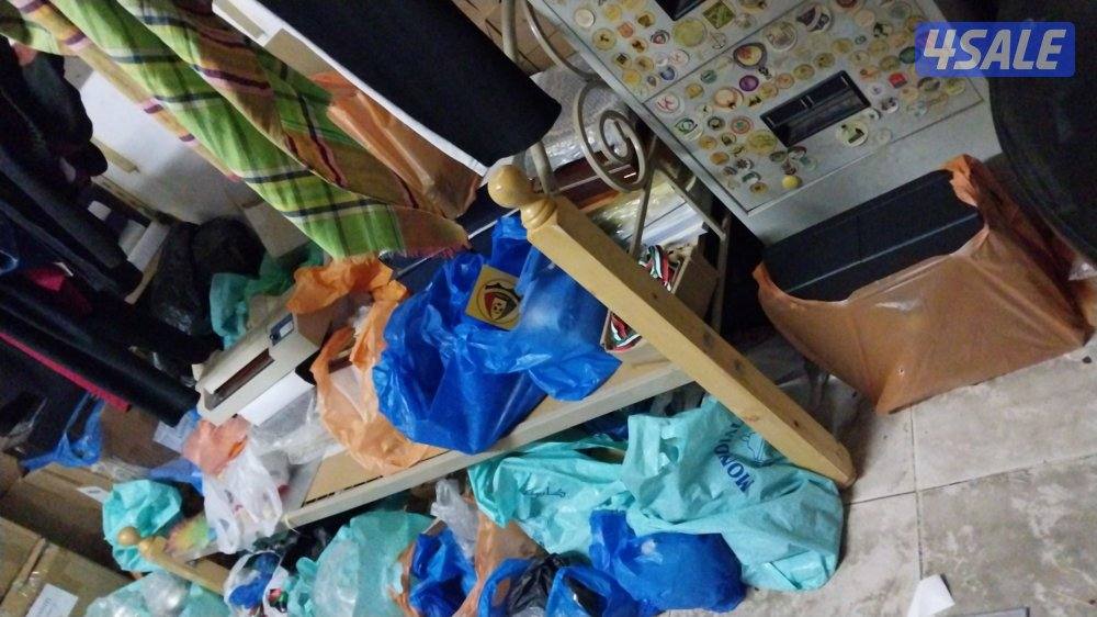 single bed/Wardrobe/Fridge9