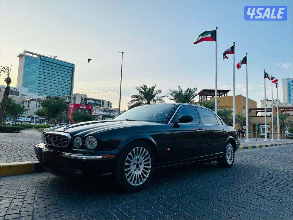 Jaguar XJ8 4.0L (Sovereign) 2006 black with original paint1
