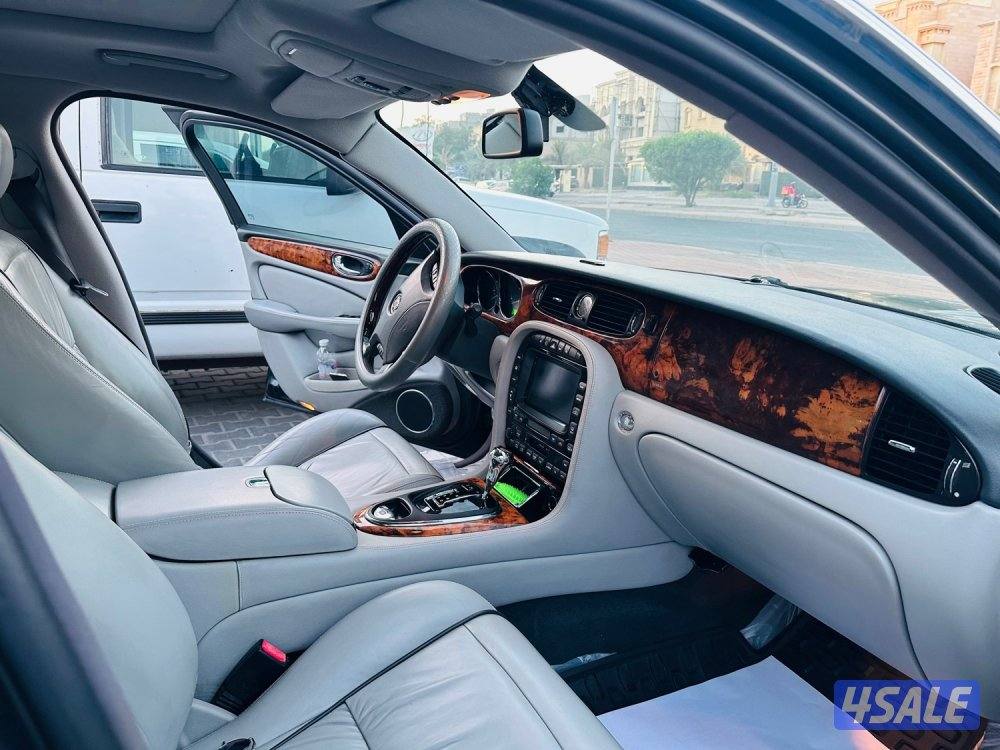 Jaguar XJ8 4.0L (Sovereign) 2006 black with original paint3