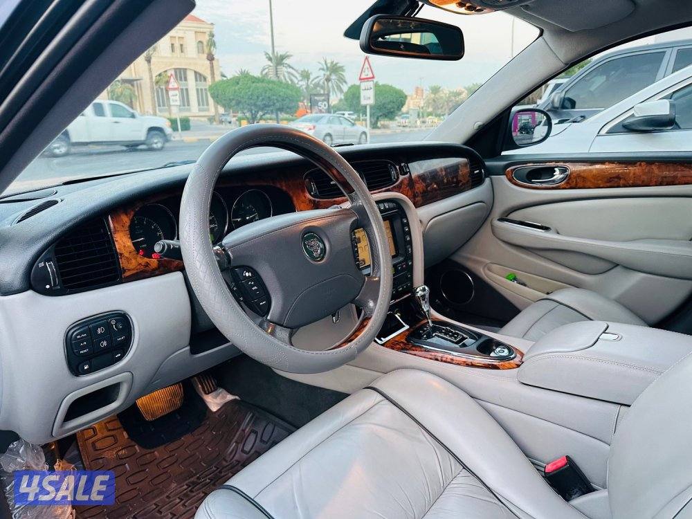 Jaguar XJ8 4.0L (Sovereign) 2006 black with original paint2