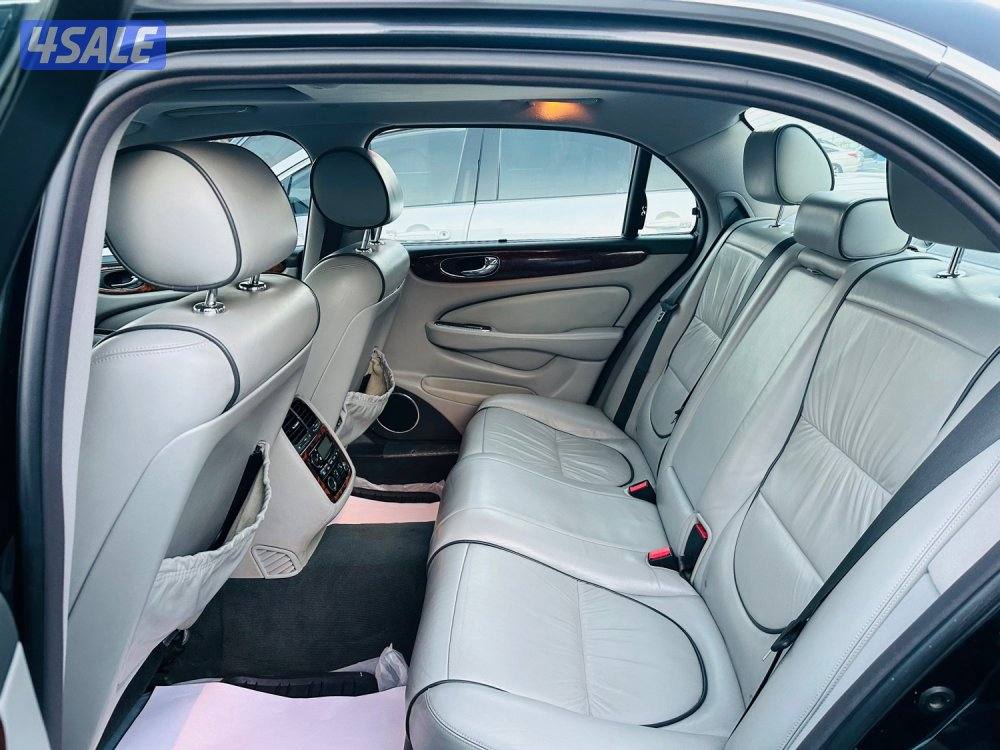 Jaguar XJ8 4.0L (Sovereign) 2006 black with original paint4