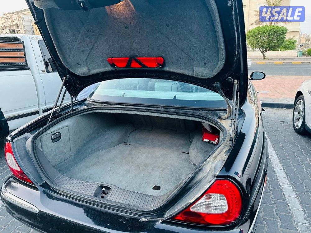 Jaguar XJ8 4.0L (Sovereign) 2006 black with original paint9