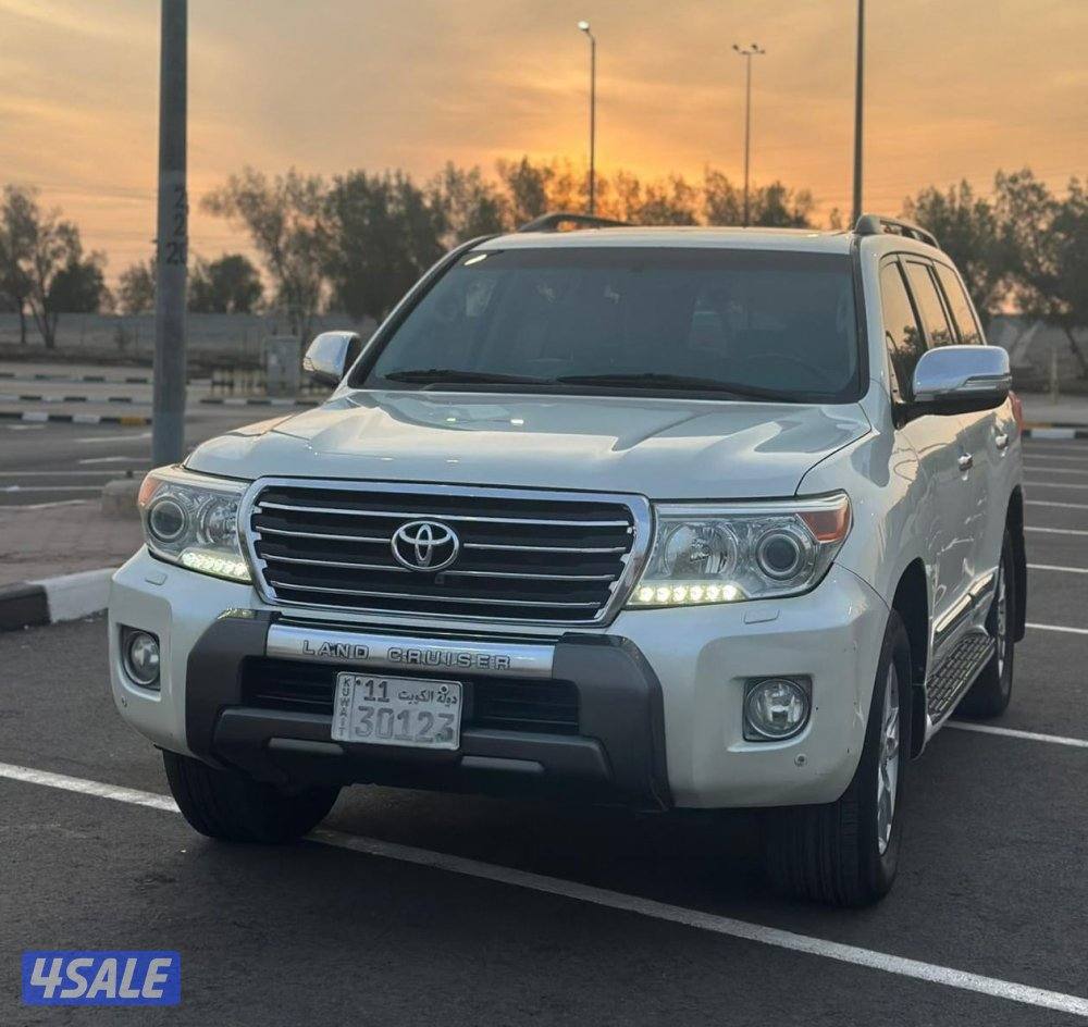 لاند كروز GX.R V8 ٢٠١٤ الساير عداد ٤٨٣ ألف شرط الفحص صبغ وكاله0