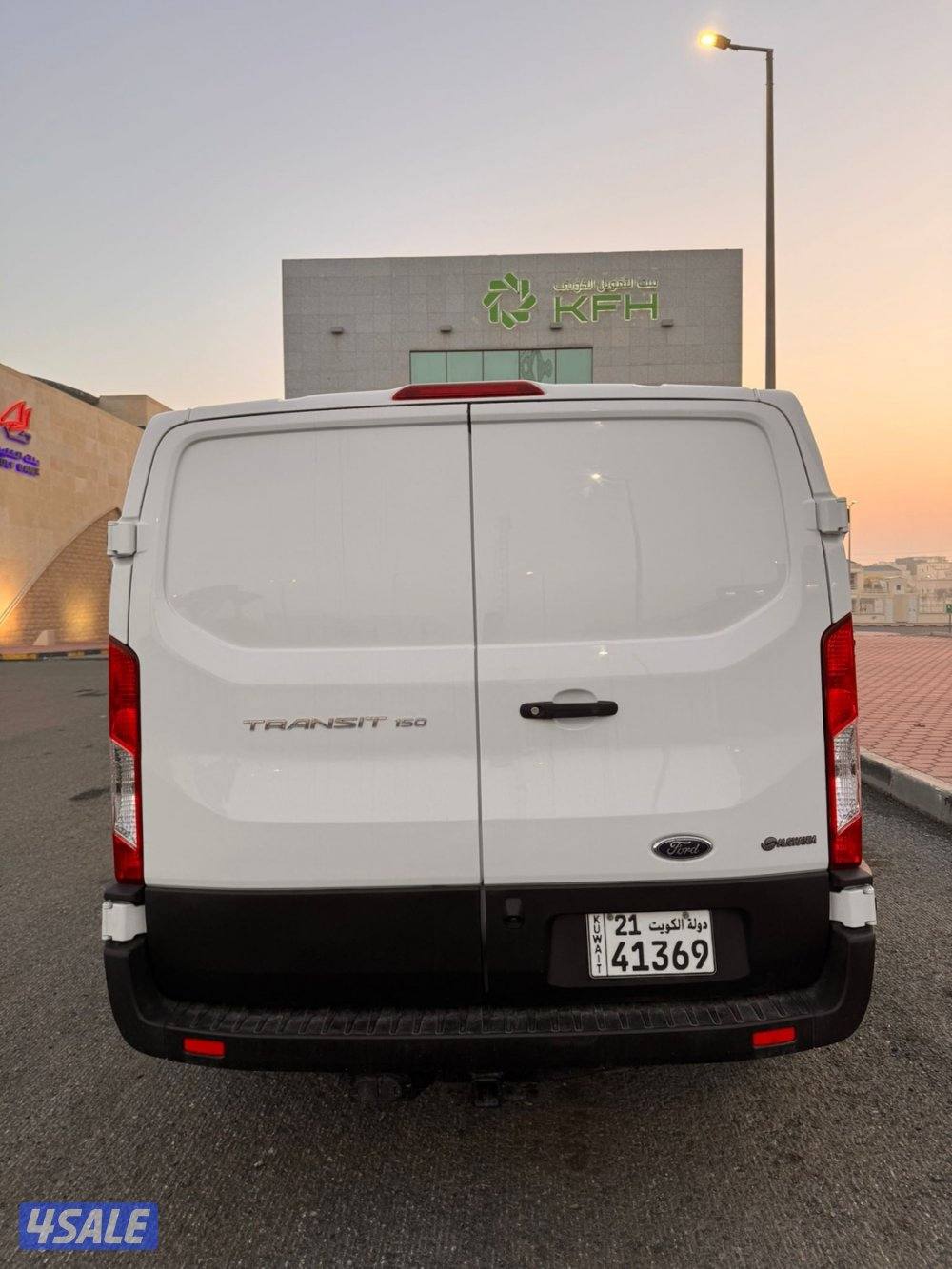 للبيع فورد ترانزيت موديل 20223