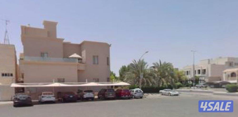 للبيع فيلا في الشامية زاوية شارع رئيسي0