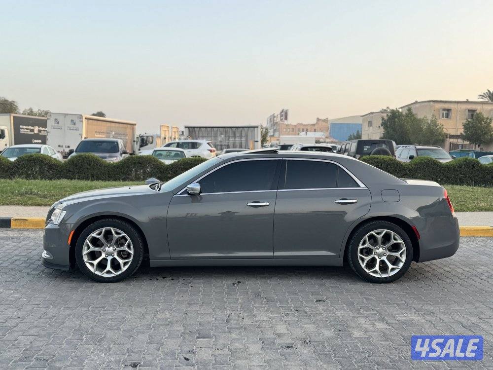 كرايزلر 8 سلندر 5.7L اعلى فئة لون طلبيه صبغ وكالة1