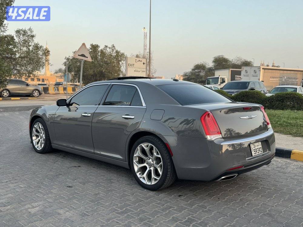 كرايزلر 8 سلندر 5.7L اعلى فئة لون طلبيه صبغ وكالة2