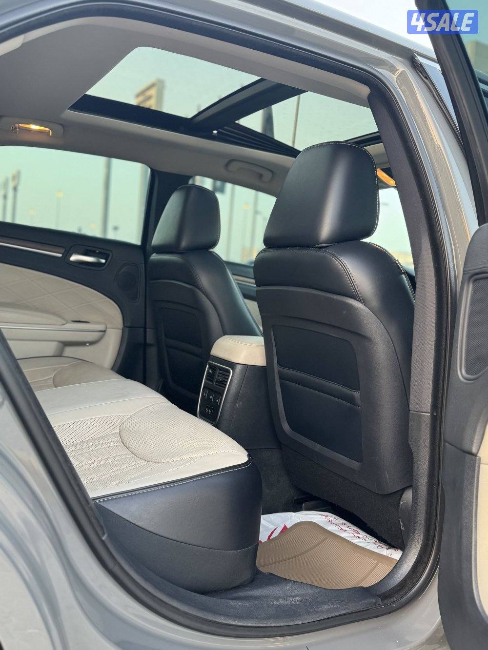 كرايزلر 8 سلندر 5.7L اعلى فئة لون طلبيه صبغ وكالة12