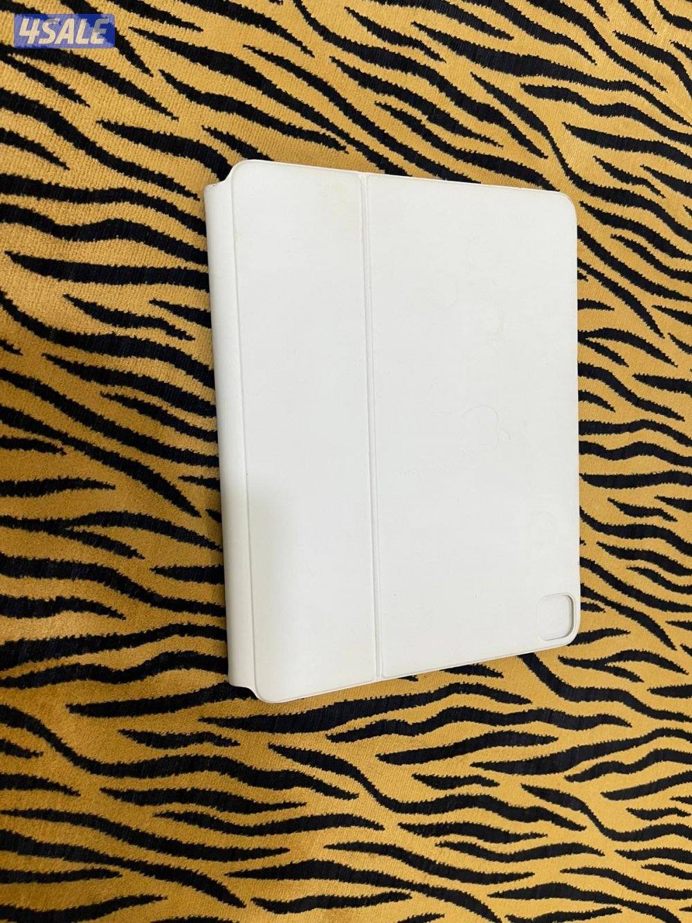 كيبورد ابل ماجيك مقاس 11 بوصة نظيف جدا مو مزلغ يركب علي ايباد برو1