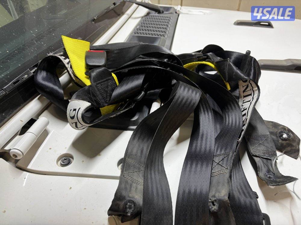 للبيع اربع أبواب حديد حق رانقلر من ٢٠١٩ وانت صاعد مع حزام1