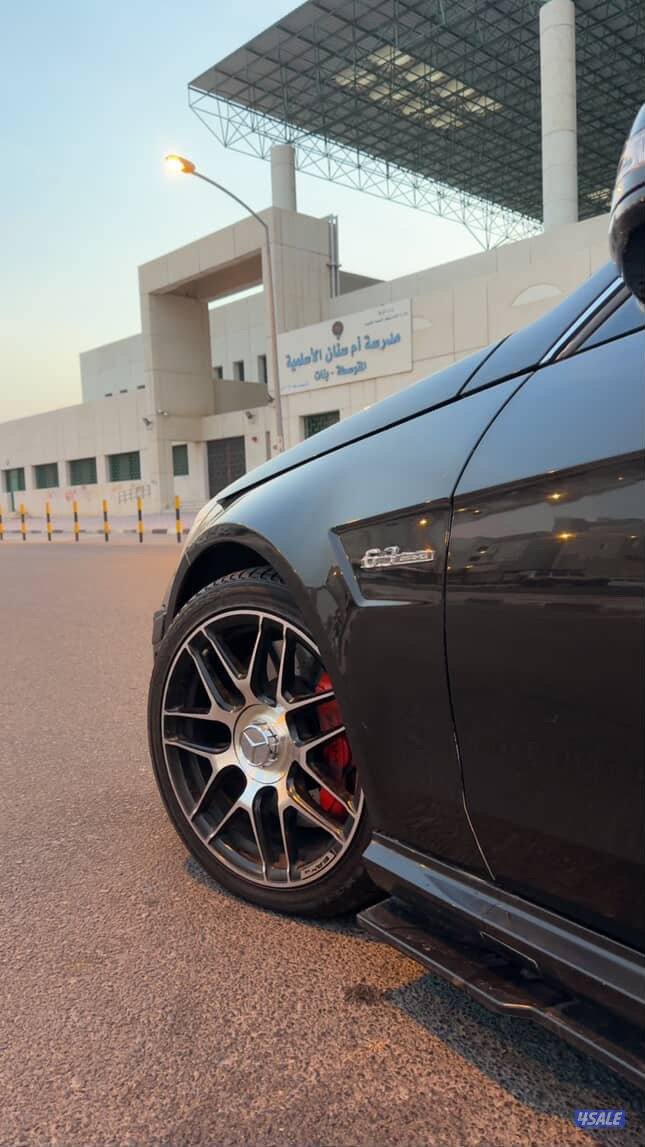 للبيع E63 AMG اصلي 2011 شرط الفحص والنظافه4