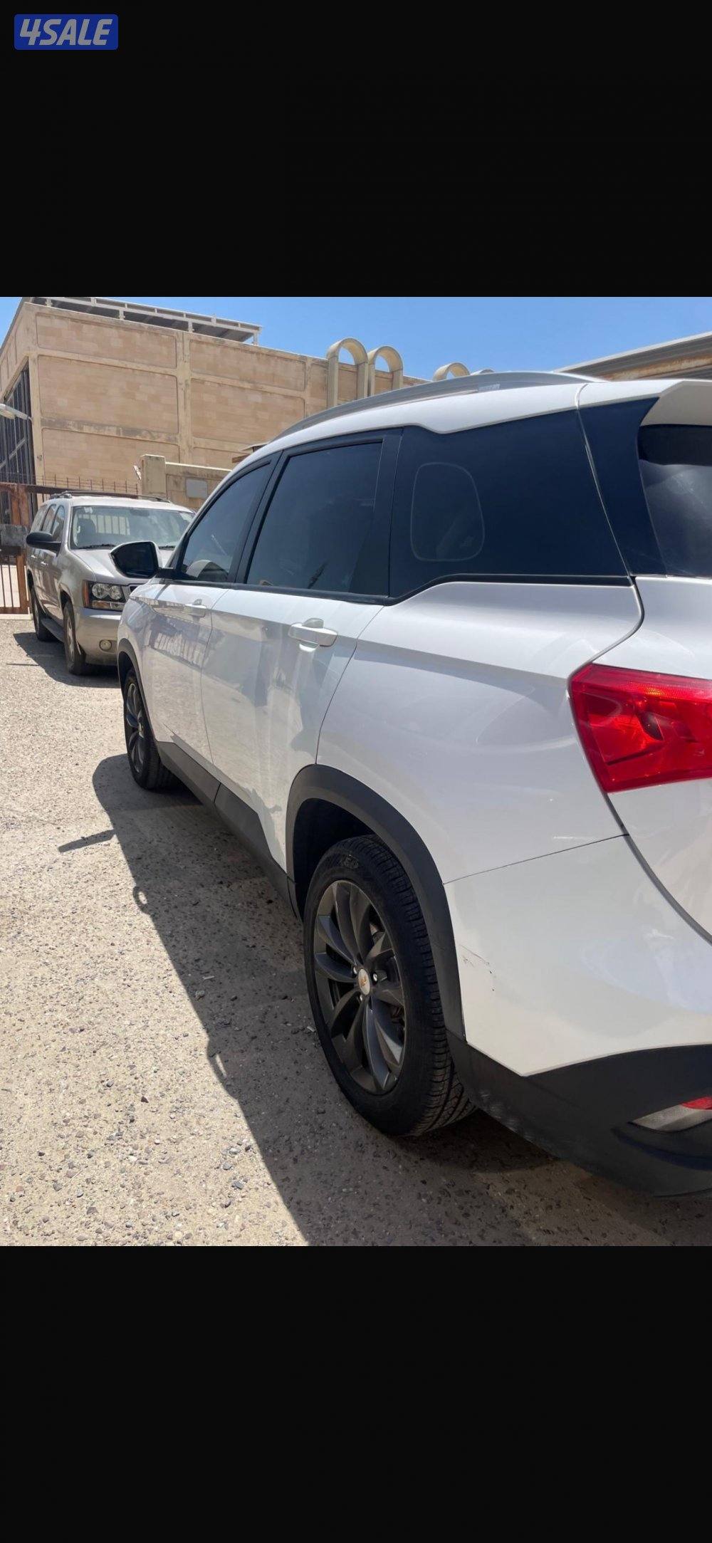 للبيع سياره شفر ماشي ٦٨ الف لون ابيض داخليه اسود موديل ٢٠٢٣ نظيف جدا3