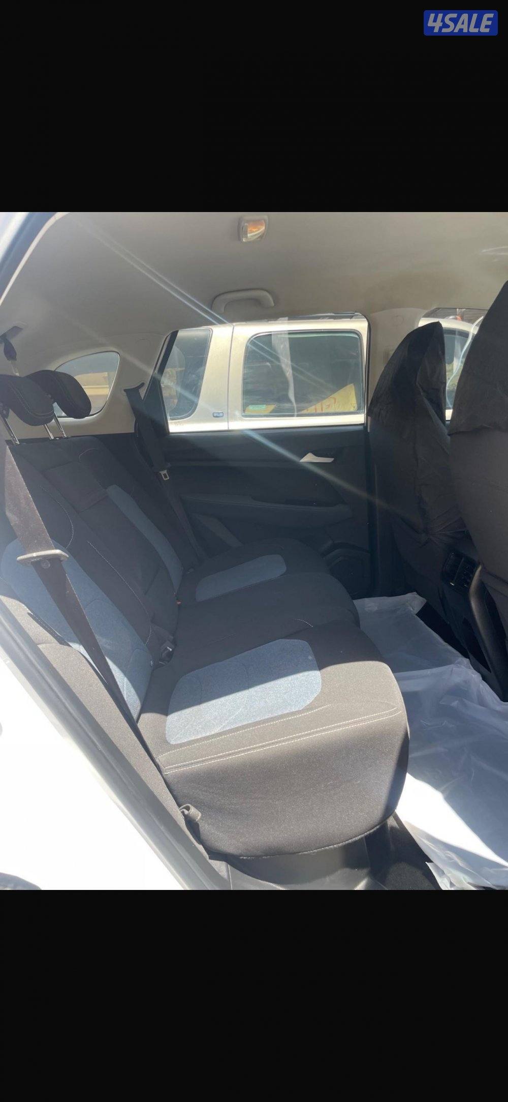 للبيع سياره شفر ماشي ٦٨ الف لون ابيض داخليه اسود موديل ٢٠٢٣ نظيف جدا4