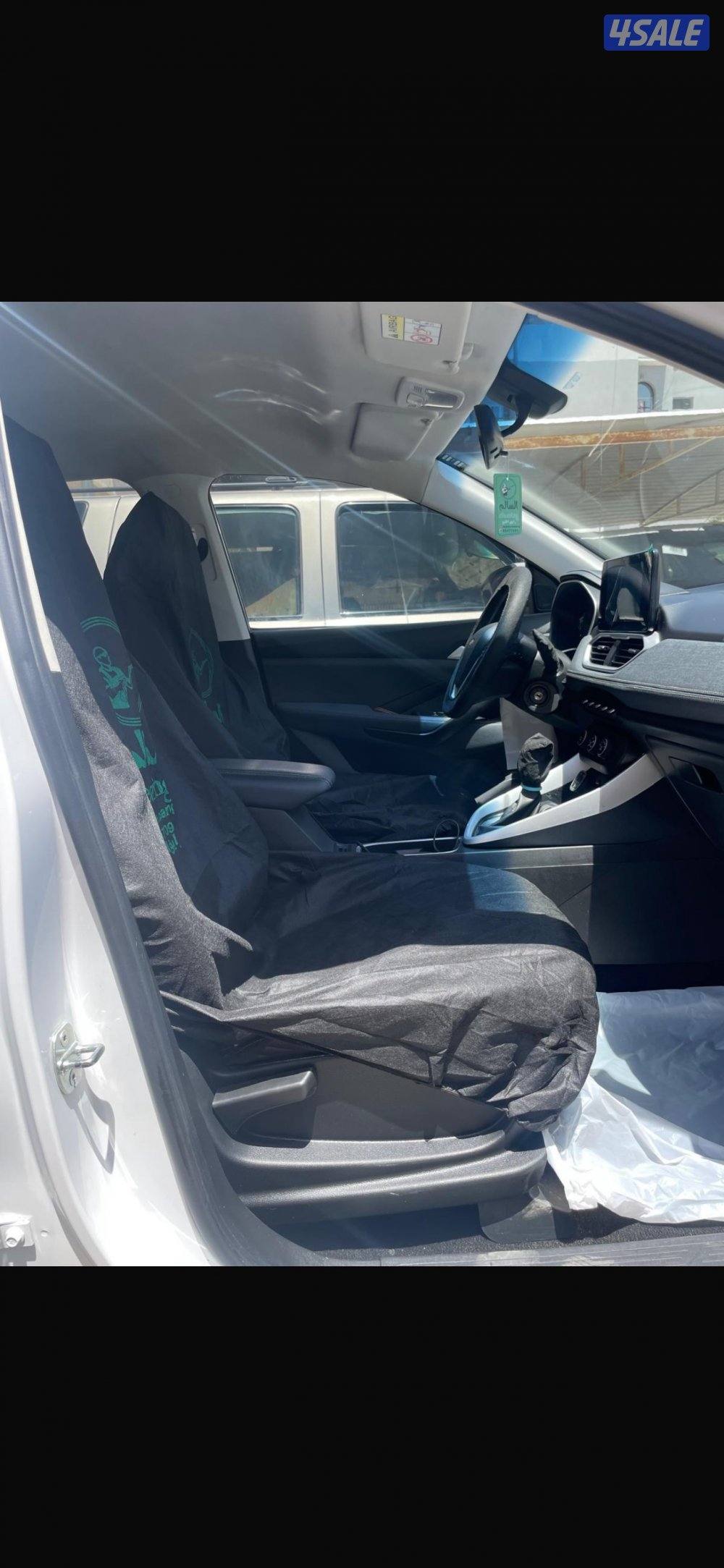 للبيع سياره شفر ماشي ٦٨ الف لون ابيض داخليه اسود موديل ٢٠٢٣ نظيف جدا5