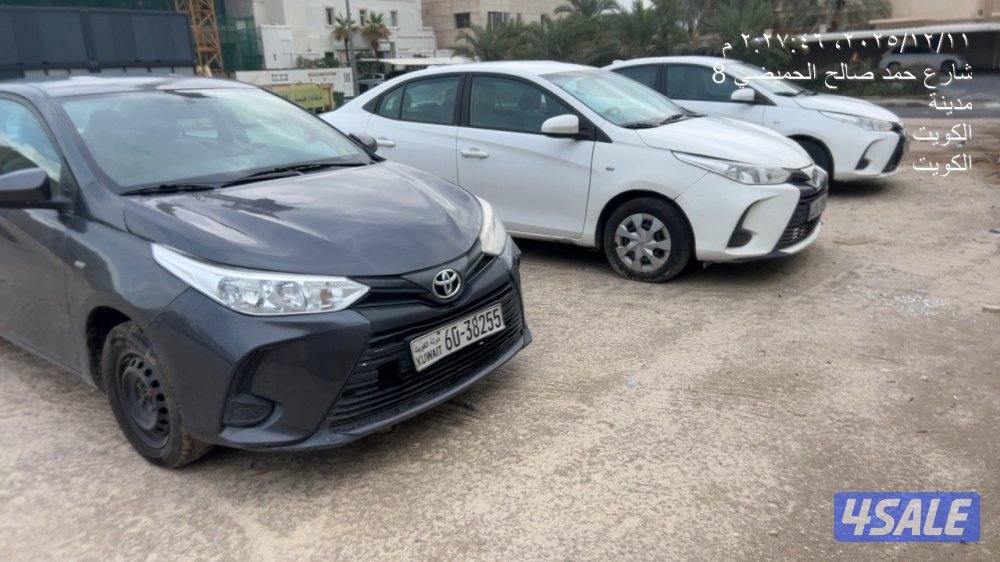 عدد 3 سيارة ياريس موديل 2021 بحالة جيدة للبيع0