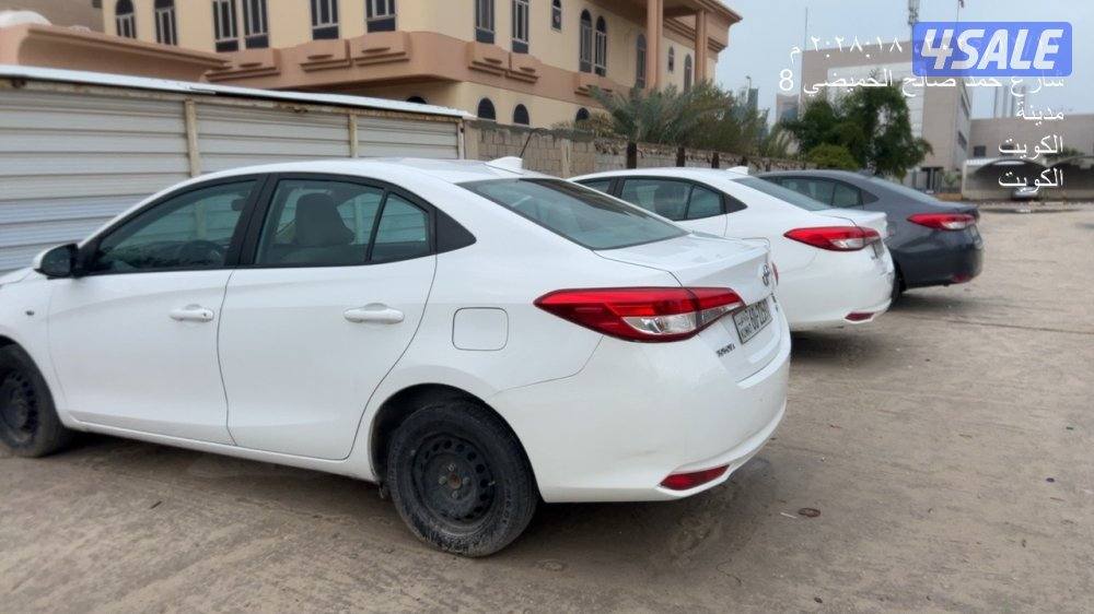 عدد 3 سيارة ياريس موديل 2021 بحالة جيدة للبيع1