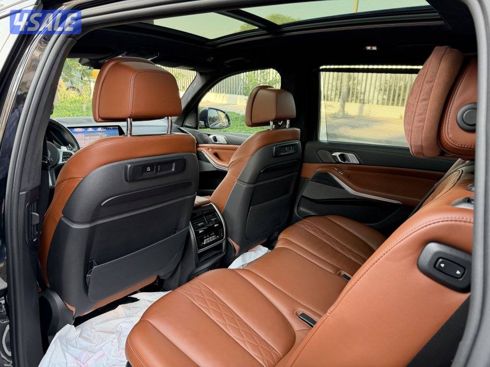 BMW X7 40i Mpackage 2019 full option regular agency 119km9