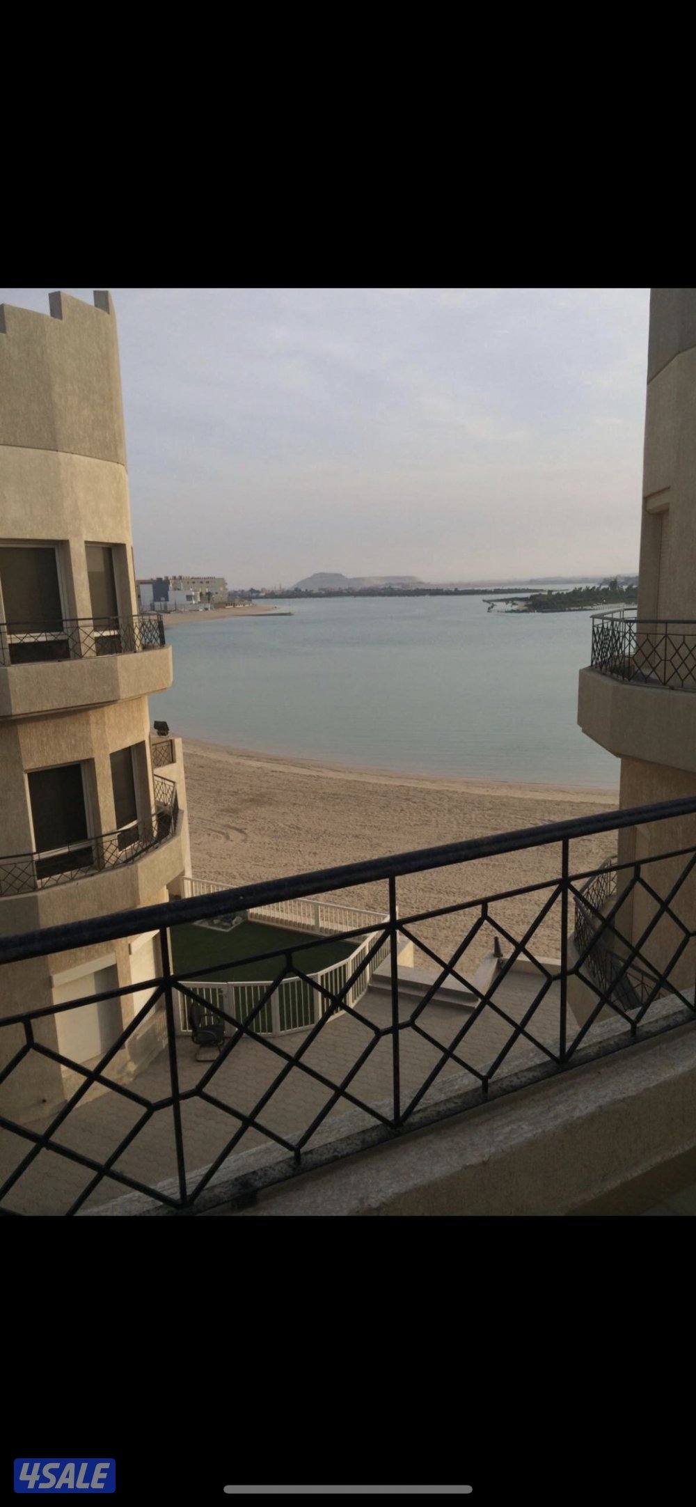 شاليه للإيجار مع اطلاله بحريه ٦ غرف ٣ ادوار وصاله كبيره0