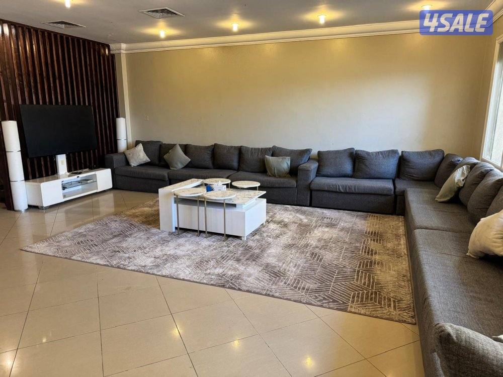 شاليه للإيجار مع اطلاله بحريه ٦ غرف ٣ ادوار وصاله كبيره4