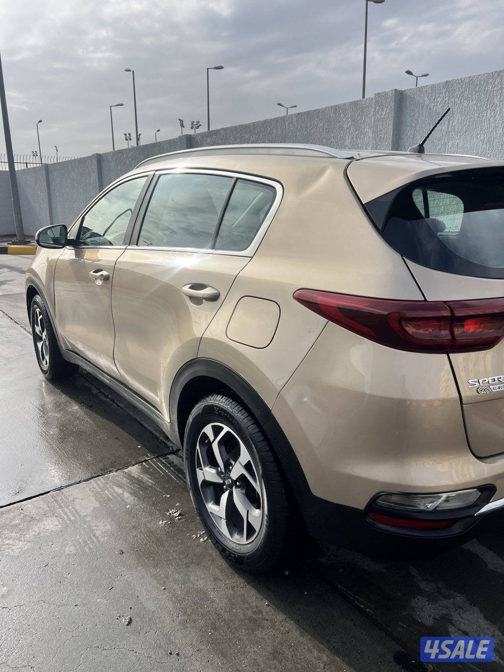 للبيع سوبرتاج 2020 شرط الفحص ماشي 100 الف فقط5