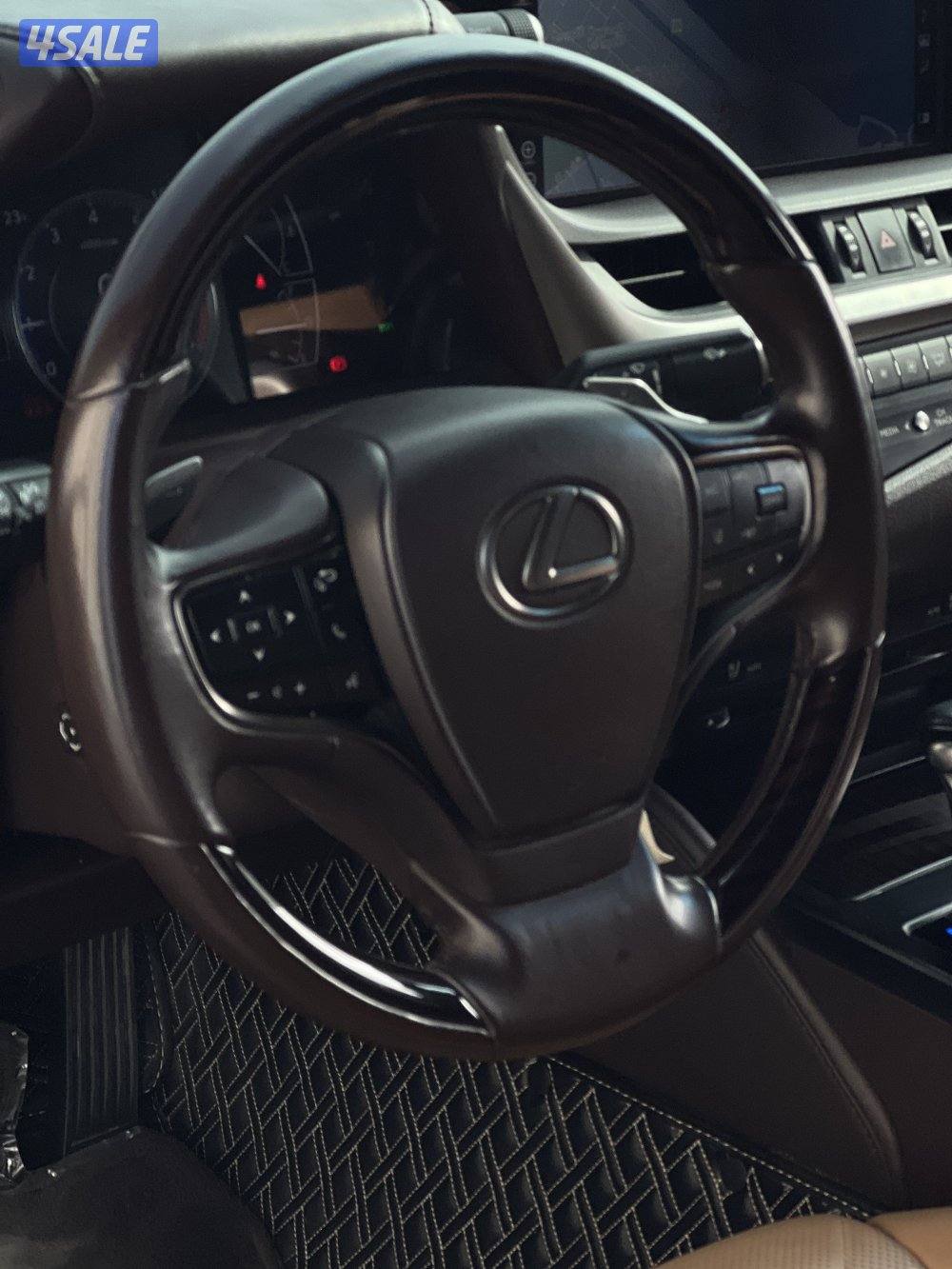 للبيع لكزس تحت الكفالة11