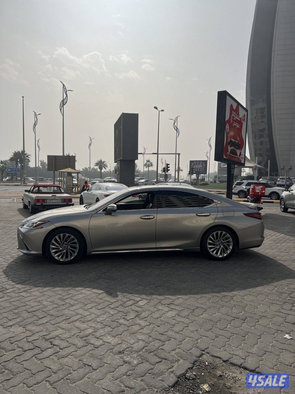 للبيع لكزس تحت الكفالة13