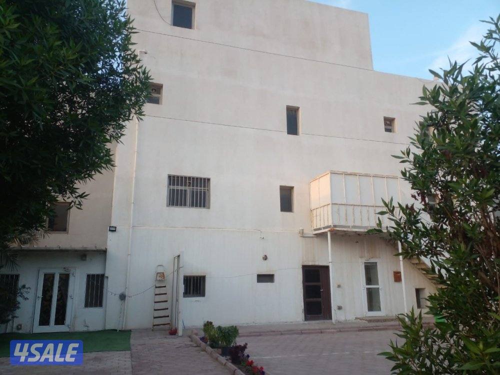 للبيع قسيمه بمنطقة صباح لاحمد وبيت بمنطقة القرين والوفره واابوفطيره4