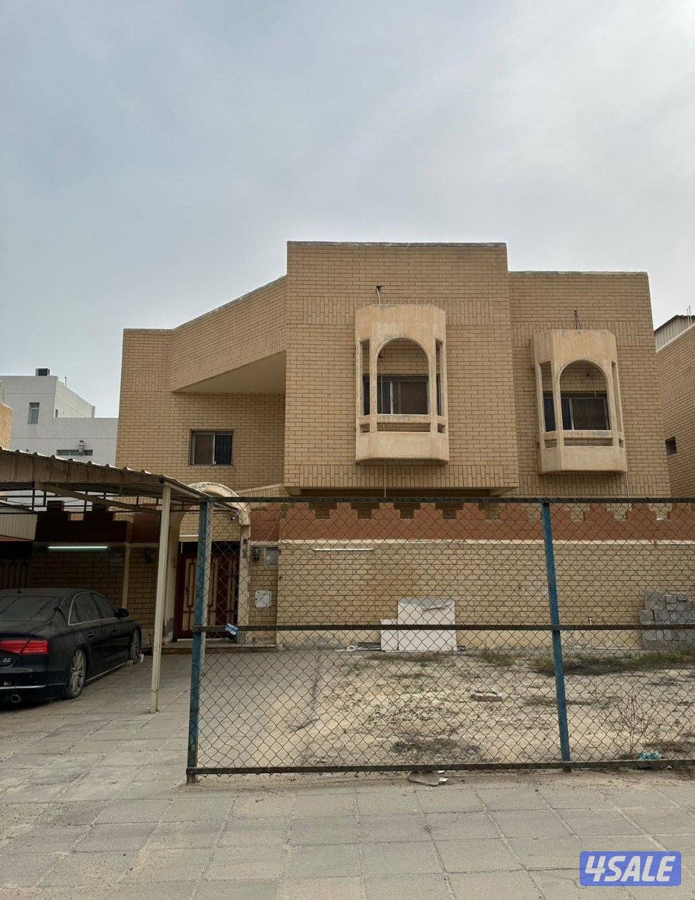 للبيع بيت بمنطقة ام الهيمان زاوية شارعين وبيت بطن وظهر1