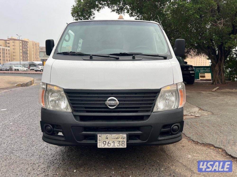 للبيع باص نيسان اورفان مقفل 4 راكب موديل 20111
