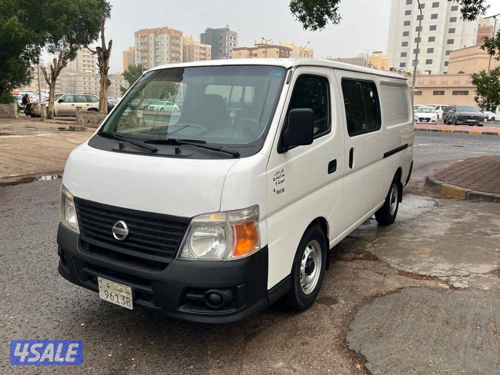 للبيع باص نيسان اورفان مقفل 4 راكب موديل 20112
