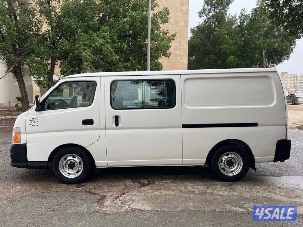 للبيع باص نيسان اورفان مقفل 4 راكب موديل 20113