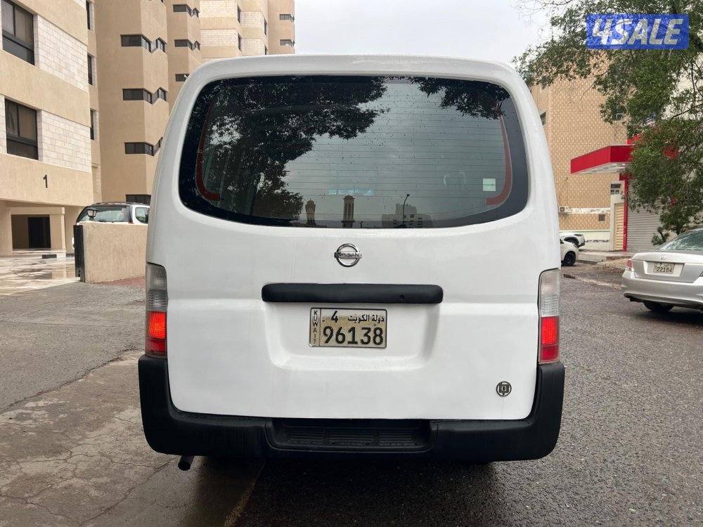 للبيع باص نيسان اورفان مقفل 4 راكب موديل 20115