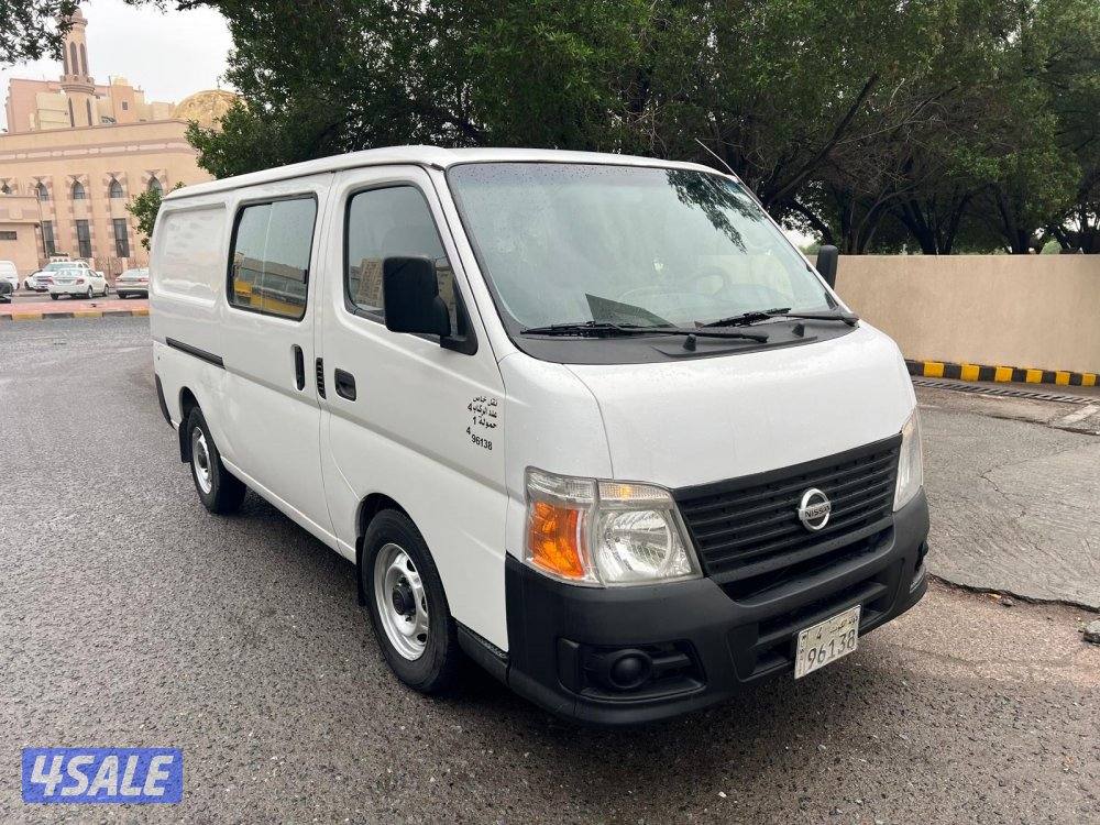 للبيع باص نيسان اورفان مقفل 4 راكب موديل 20117