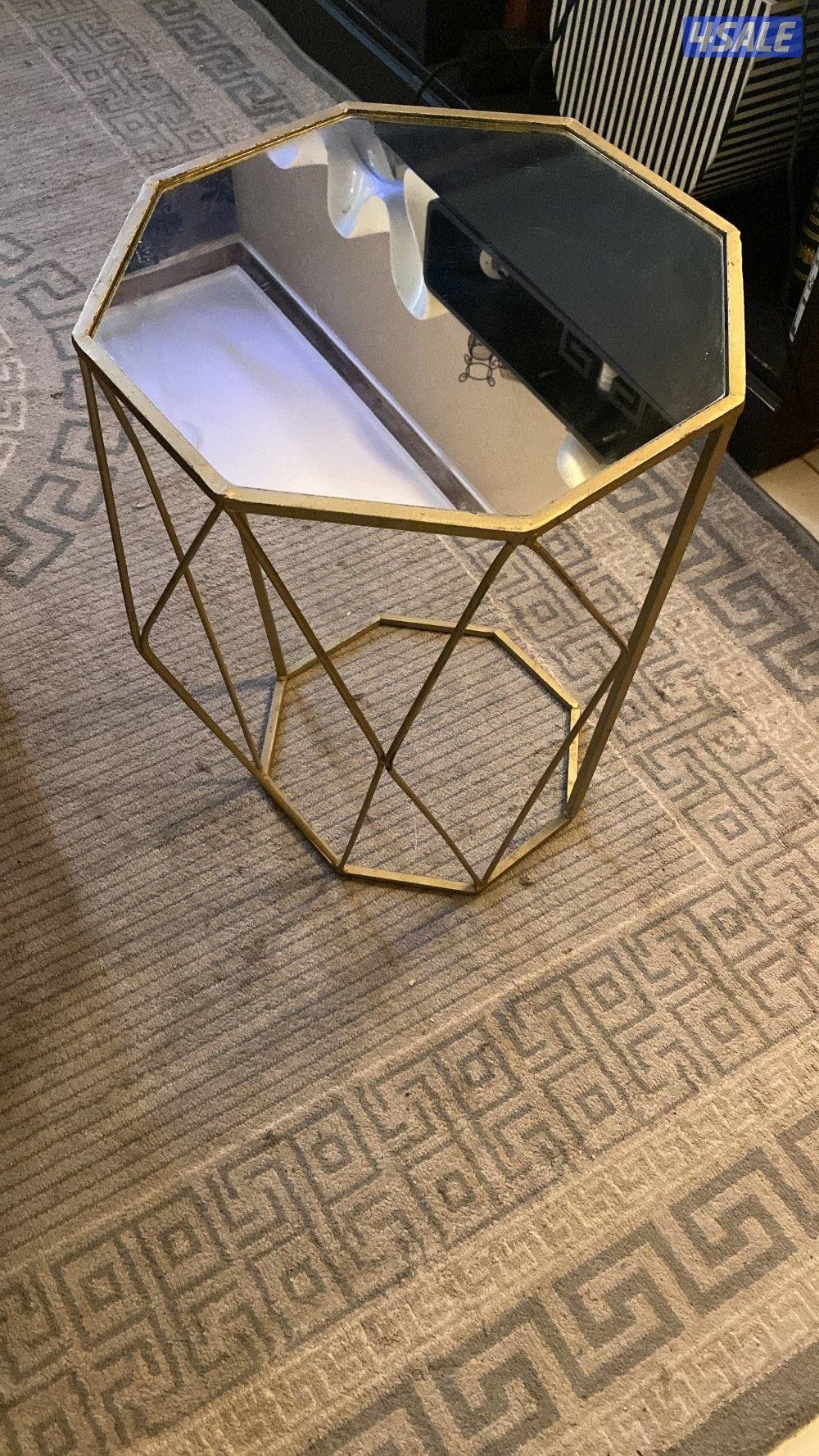 اي طاولة من اختيارك بدينارين بس1