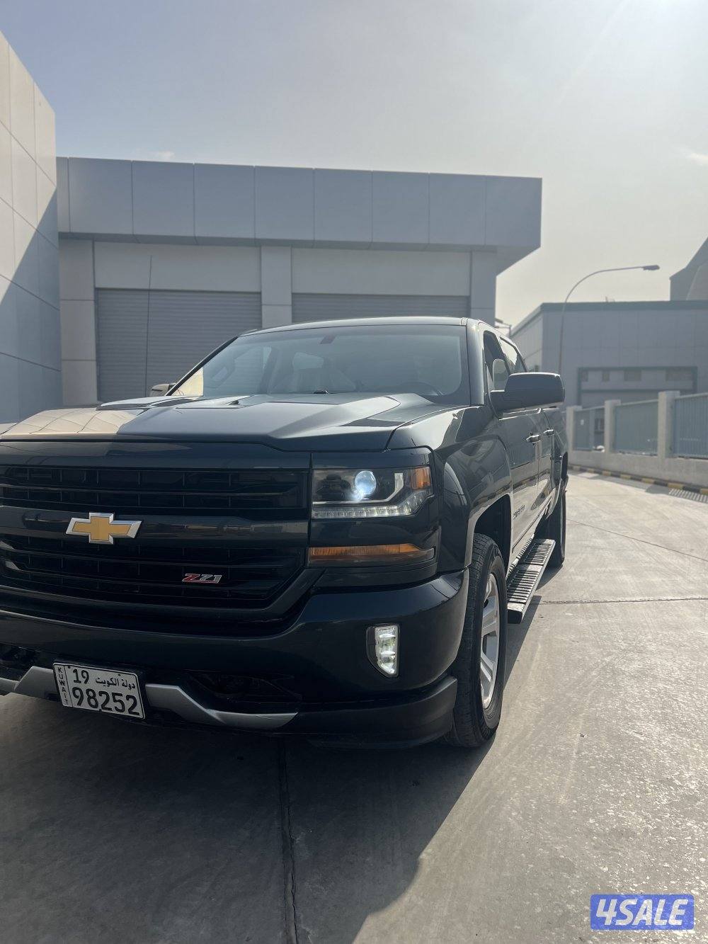 للبيع وانيت سلفرادو Z71 20184