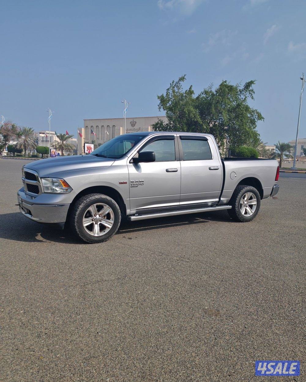للبيع دوج رام ٢٠٢٠ slt دبل قير0
