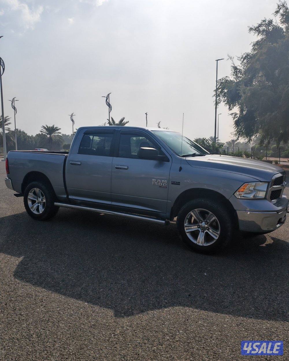 للبيع دوج رام ٢٠٢٠ slt دبل قير1