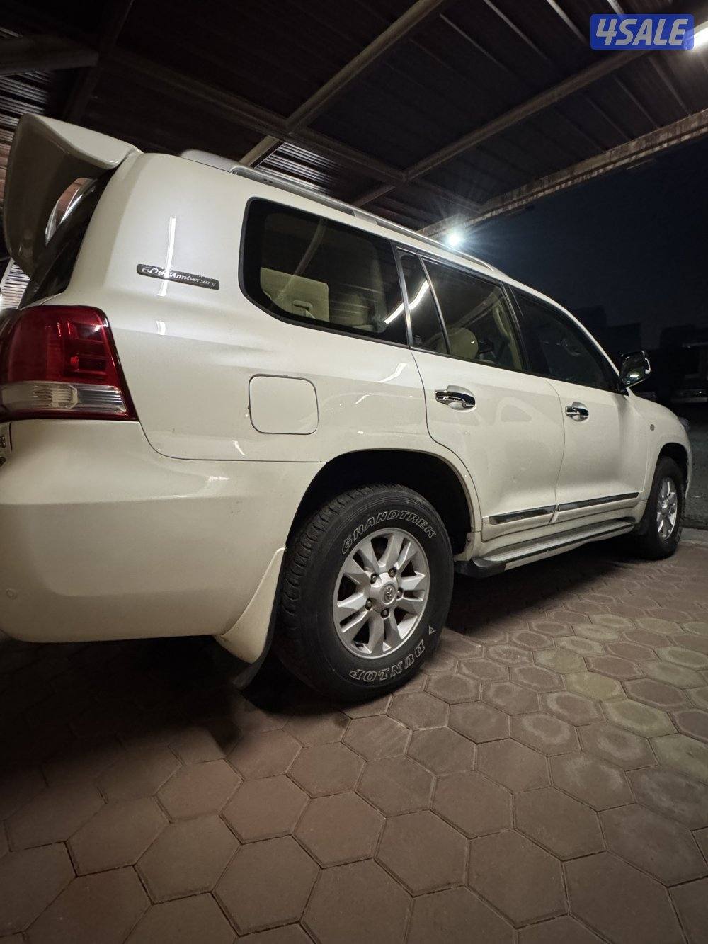 لاندكروزر 20112