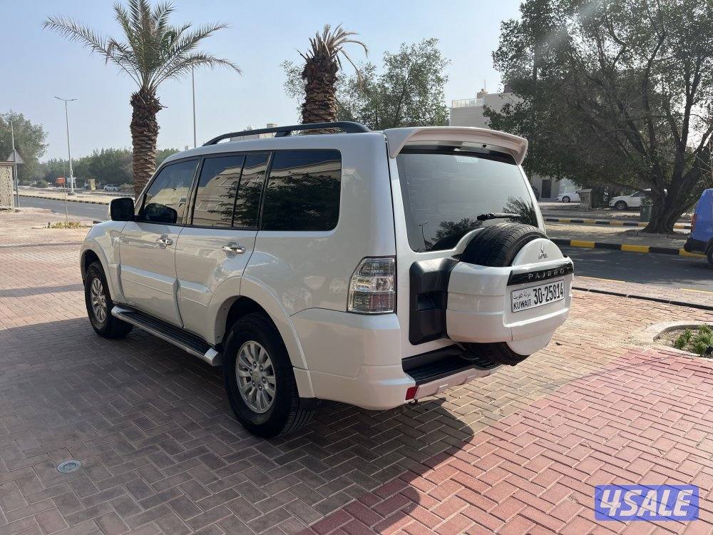 للبيع باجيرو موديل 2013 موتر مخزن3