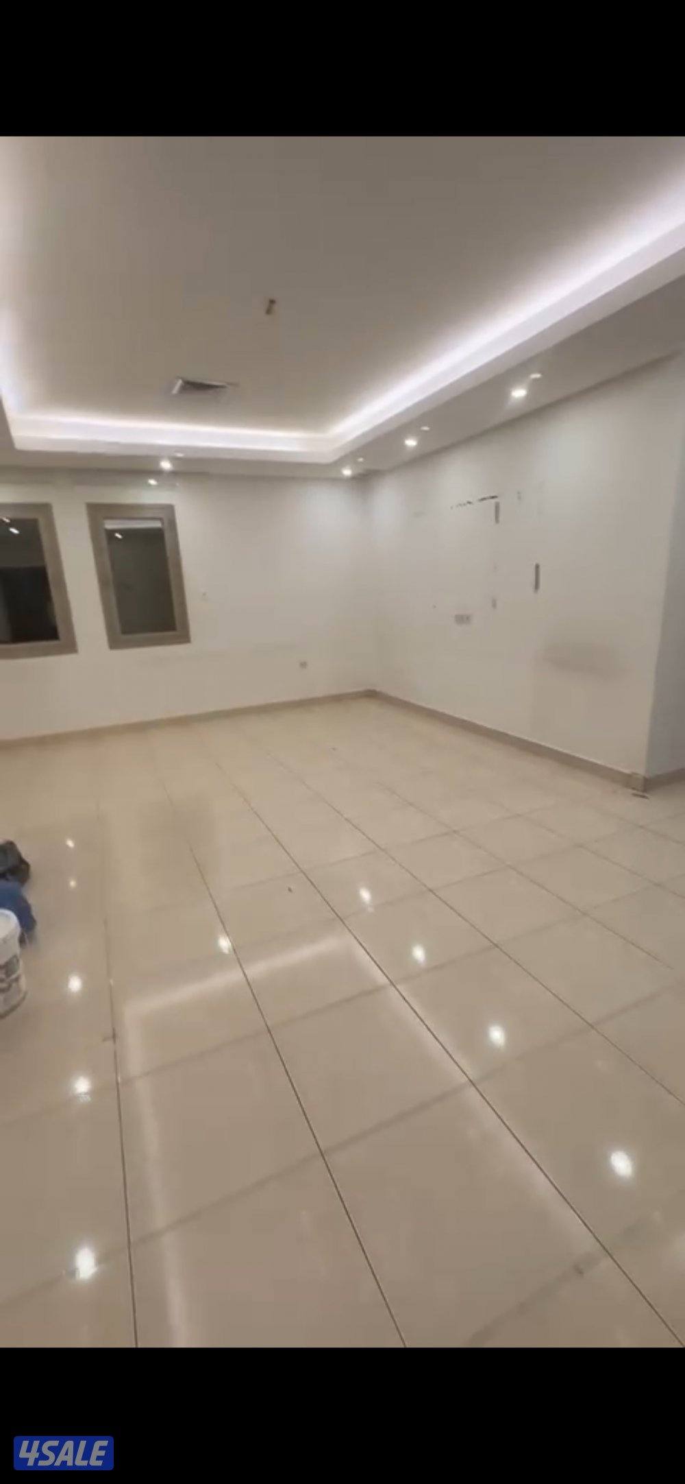 للايجار شقتين يم بعض جابر الاحمد ويوجدشقه 3 غرف وصاله لي اطفال 3500