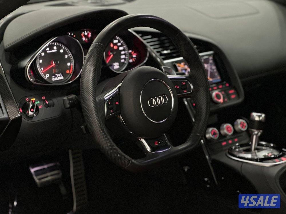 اودي R8 وكالة موديل 2015 عداد الفين كيلو فقط8