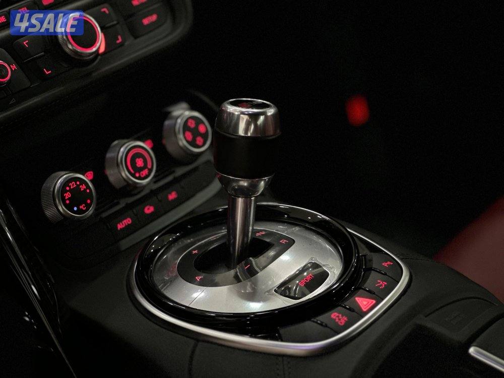 اودي R8 وكالة موديل 2015 عداد الفين كيلو فقط10