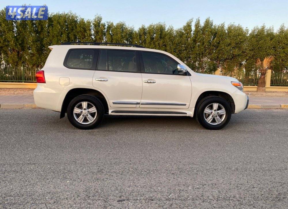 للبيع جيب لاندكروزر/ 2014 GXR GXR 9 سلندر2